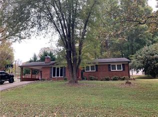 2912 Spencer St, Lenoir, NC 28645