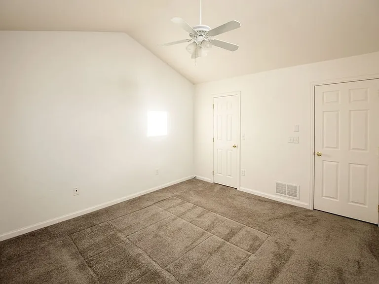 4040 Plum Creek Dr — Photo 16