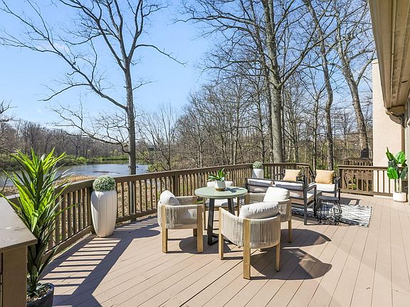 4th image of 117 Lake Bluff Dr