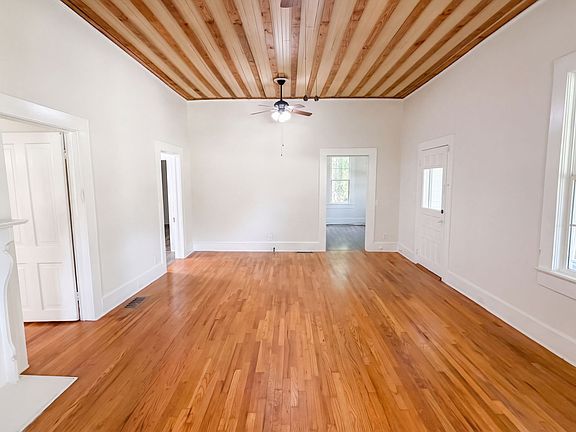 3rd image of 289 Almon Rd