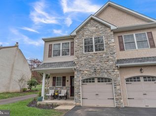 11 Cobblestone Cir, Hatboro, PA 19040