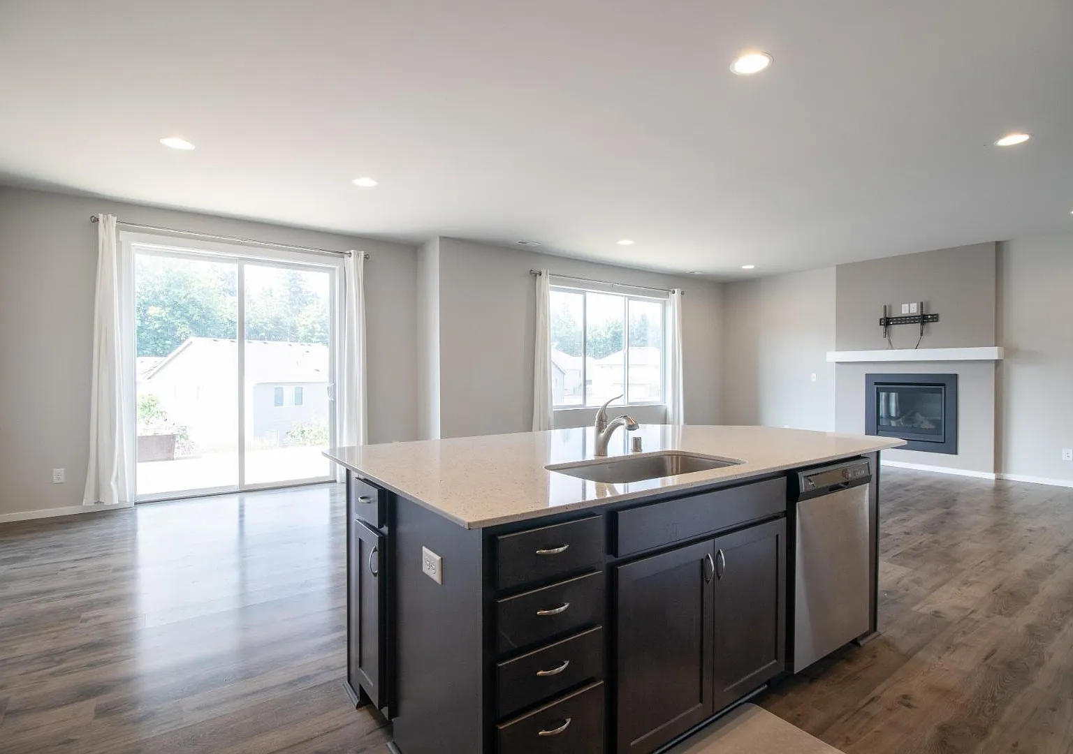 2925 Cassius St NE — Photo 3