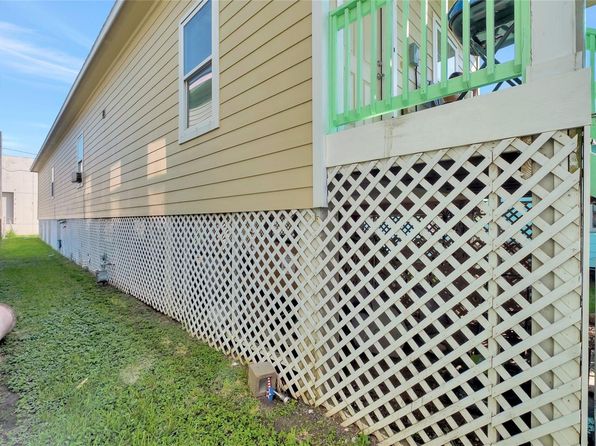 4210 Church St, Galveston, TX 77550
