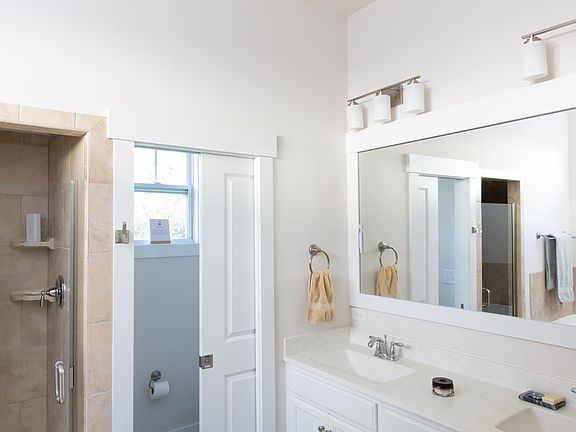 5th image of 1915 Fernwood Way