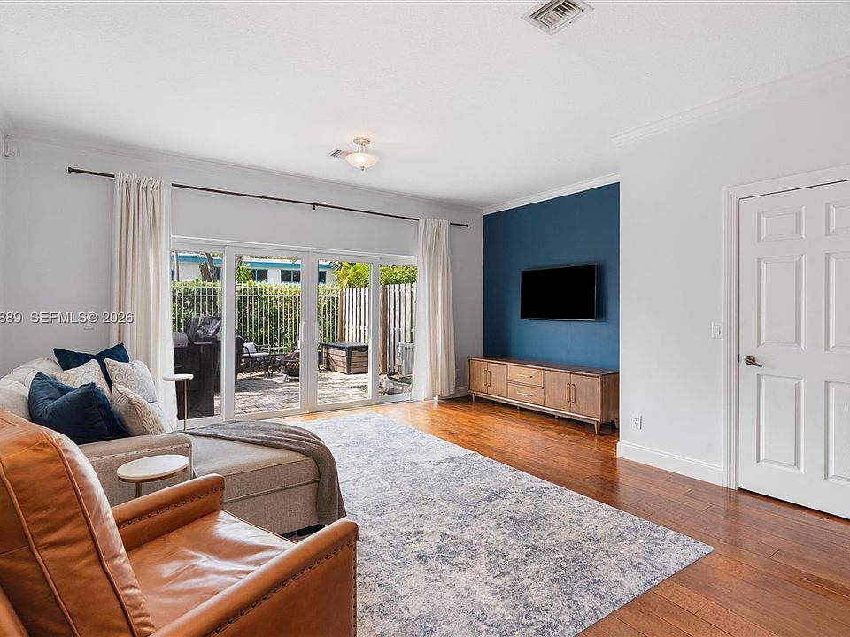 1st image of 835 NE 19th Ave APT 2
