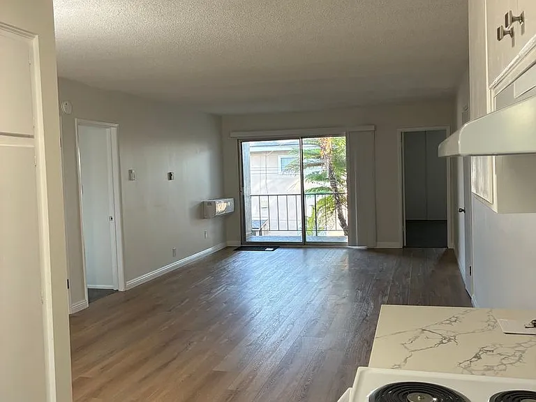 53 Suffolk Ave — Photo 6