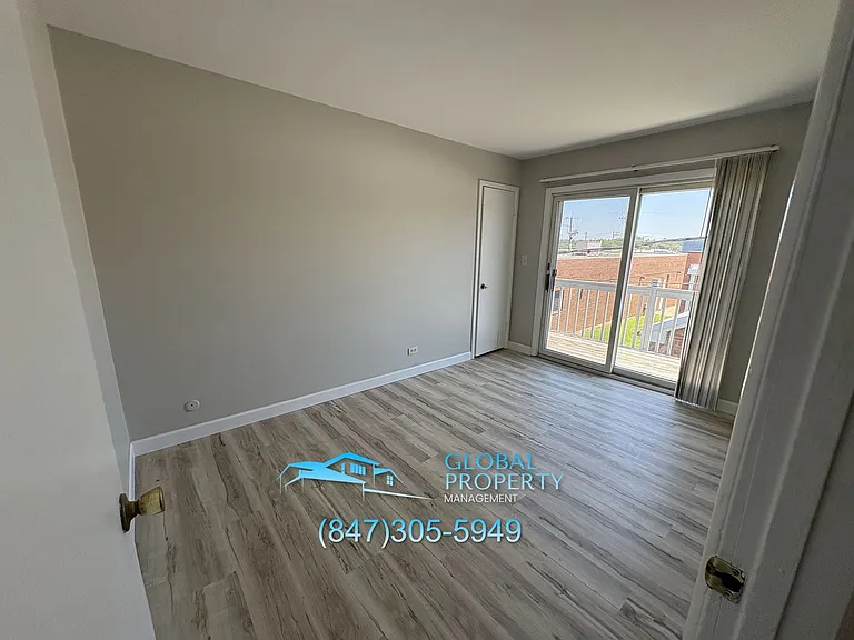 267 E Grand Ave — Photo 14