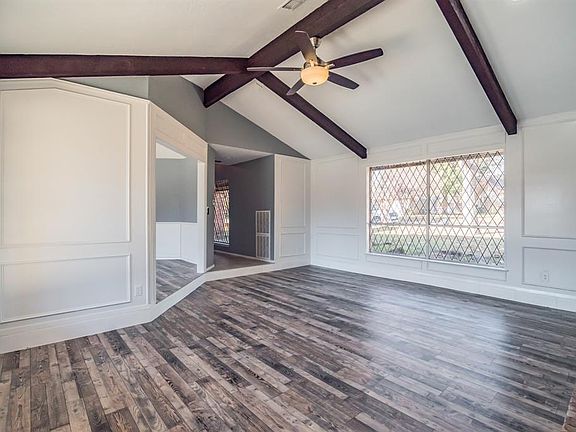 2nd image of 2029 Oxford Cir