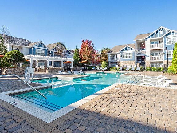Resort-style Swimming Pool and Deck