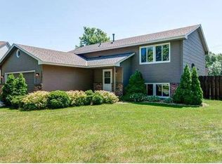 7301 Park View Dr, Moundsview, MN 55112