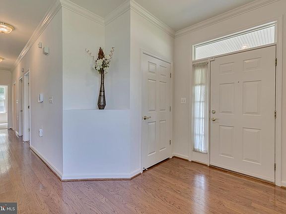 4th image of 303 Fuller Ave