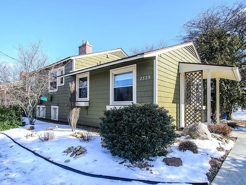 1st image of 2335 Fernwood Ave