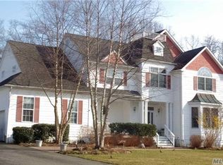 9 Harbor Side Ct, East Patchogue, NY 11772