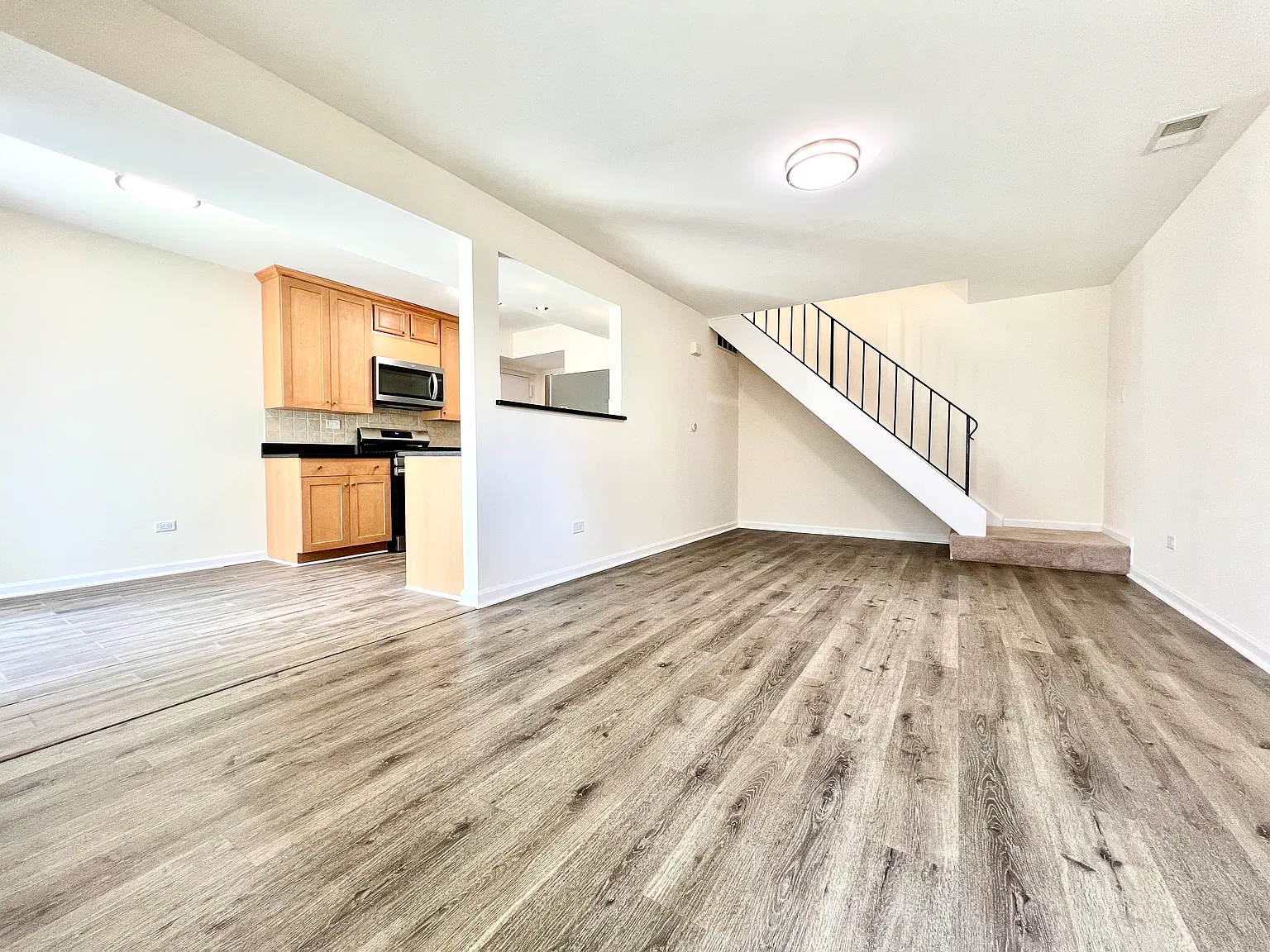 2 bed, 1.5 bath, 1000 sqft, $2,100 — Photo 2