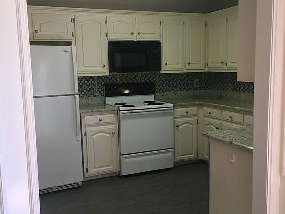 2nd image of 1206 Wimbledon Ln