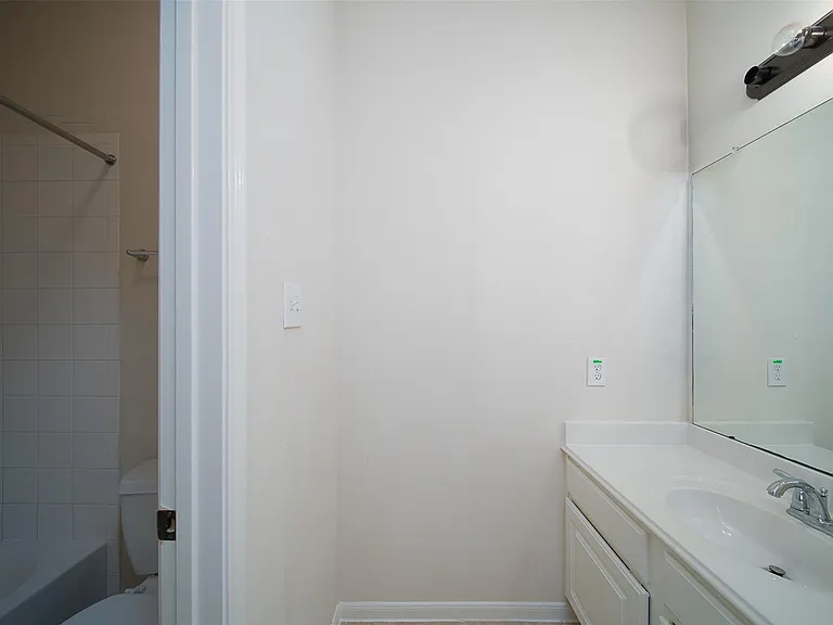 12802 Flat Creek Dr — Photo 32
