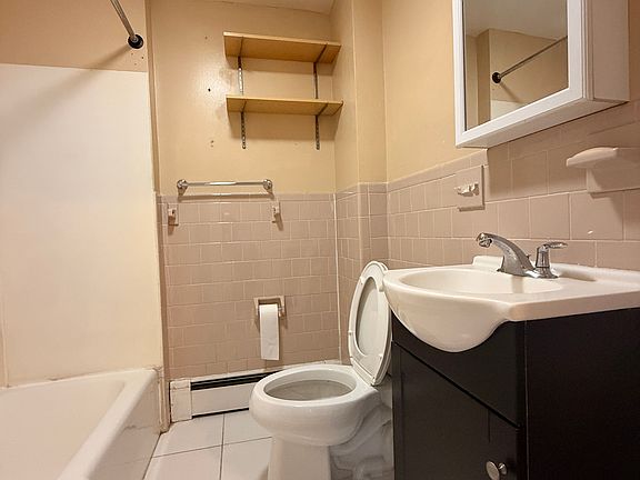 5th image of 1307 Cranston St #1R