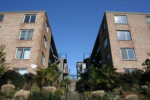 1st image of 2718 Franklin Ave E APT 2