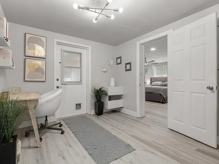 5651 Kelly Dr N — Photo 21