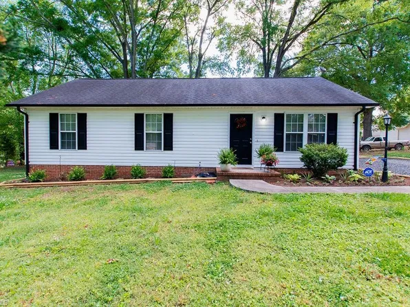 105 Greenwood St, Eden, NC 27288
