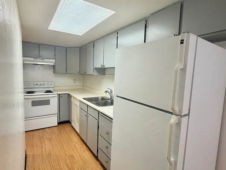 415 N Bragaw — Photo 3