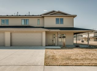 827 Mayflower Dr, Bismarck, ND 58504