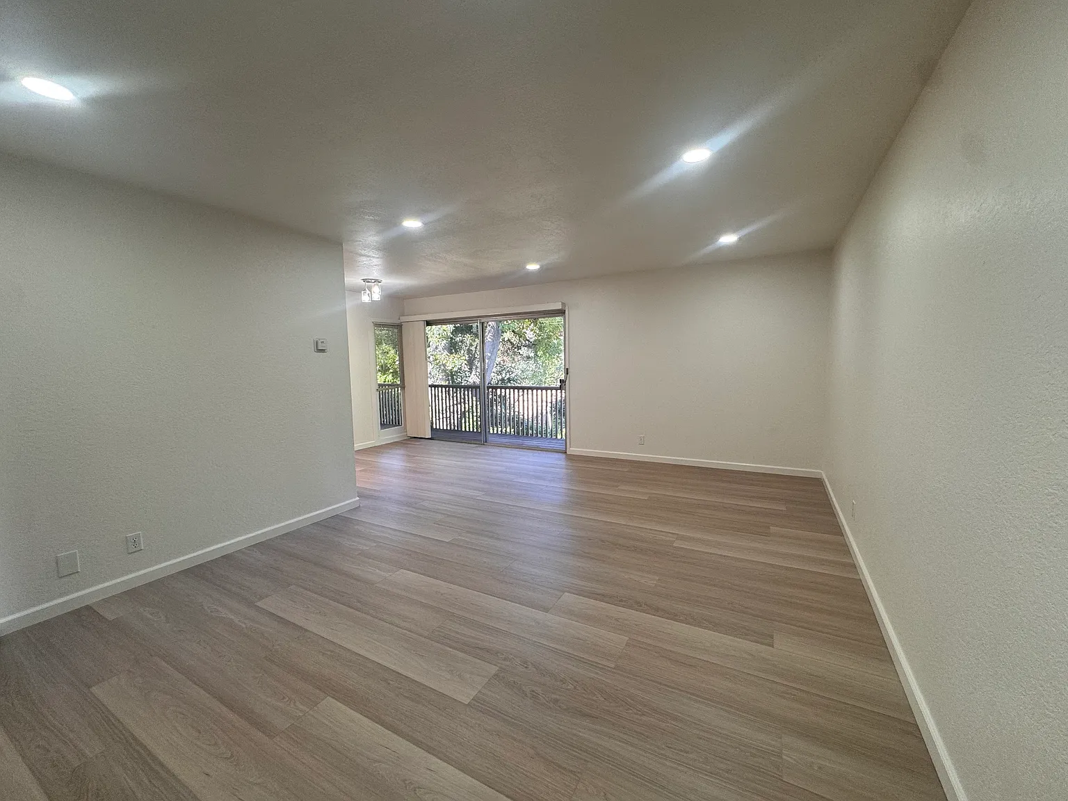 2 bed, 894 sqft, $3,695 — Photo 1