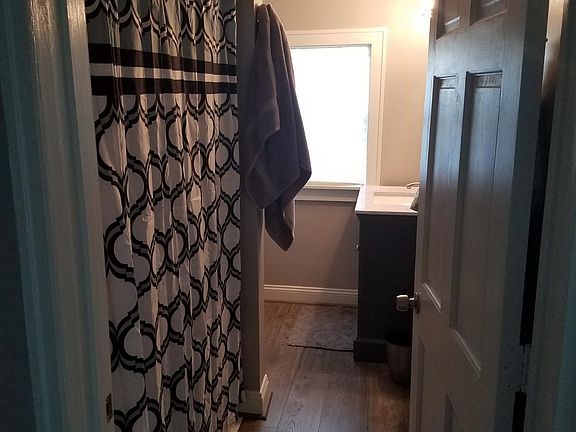 Upstairs bathroom 