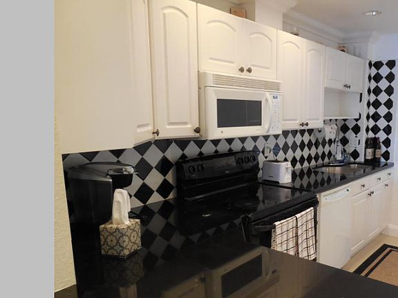 4th image of 313 Lake Cir APT 313