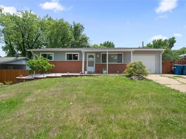 12546 Roth Hill Dr, Maryland Heights, MO 63043
