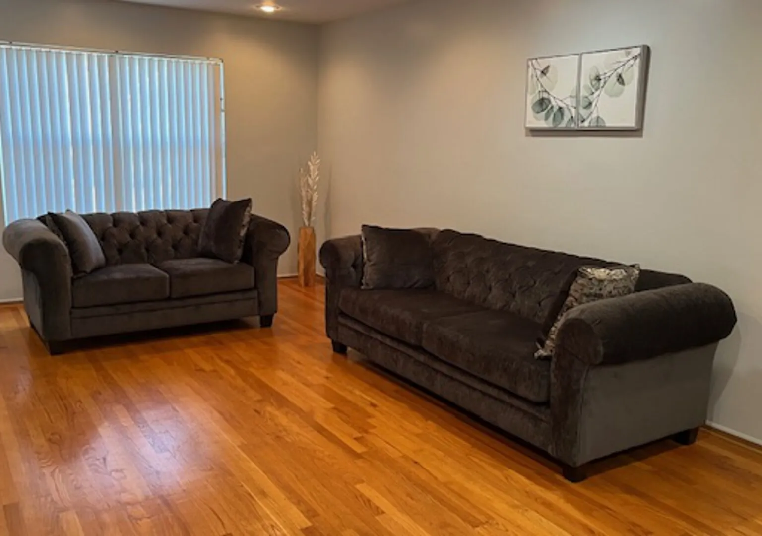 Beverly Area, Spacious and Comfortable Tri-level Home — Photo 3