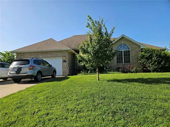 1918 Windsor Dr, Pittsburg, KS 66762