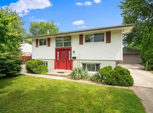 8463 Doncaster Dr, Sterling Heights, MI 48312