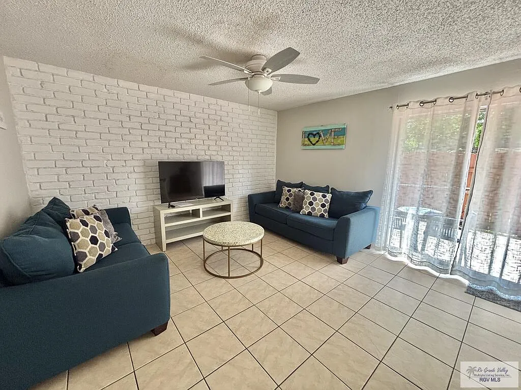 2 bed, 1.0 bath, 1144 sqft, $1,700 — Photo 3