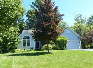 534 Robindale Dr, Webster, NY 14580