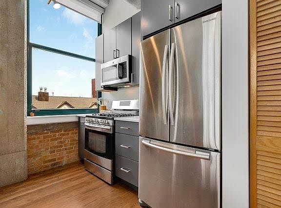 5th image of 221 E Cullerton St APT 409