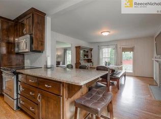 3520 W 48th St, Roeland Park, KS 66205