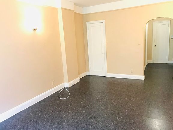 4th image of 238 New York Ave APT 2A