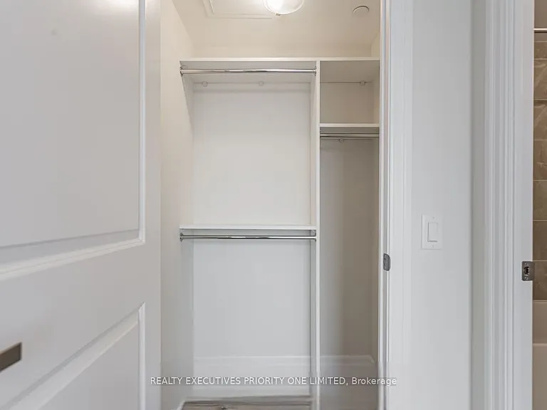 9075 Jane St #809 — Photo 8