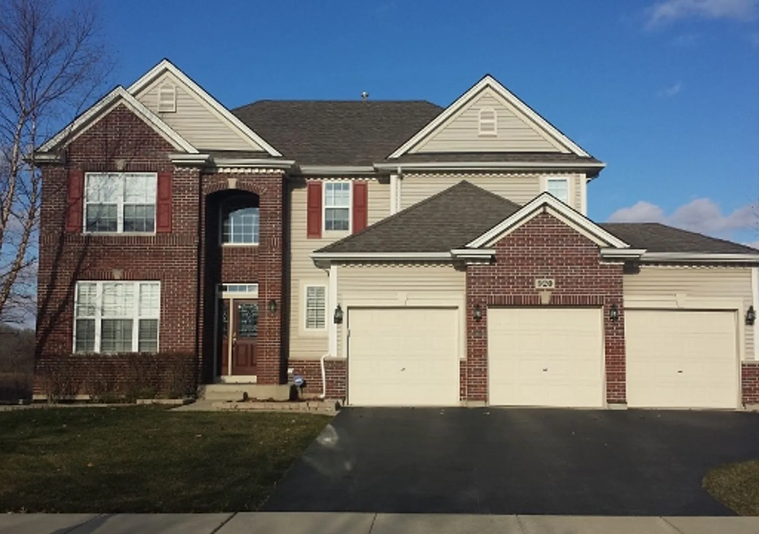 Four Bedroom Home in Walnut Trails — Photo 1