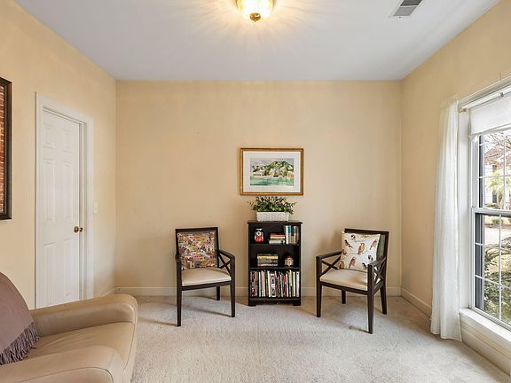 5th image of 718 High Battery Cir