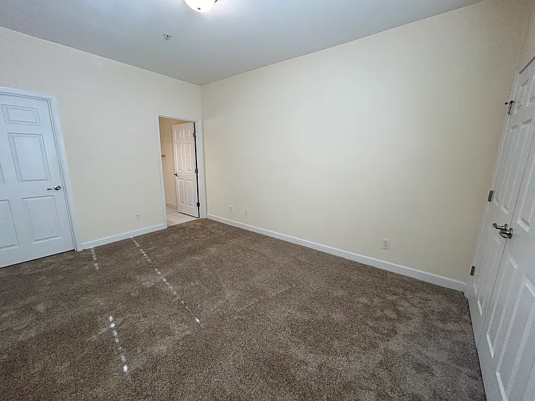 Kendall Square Apartments — Photo 46