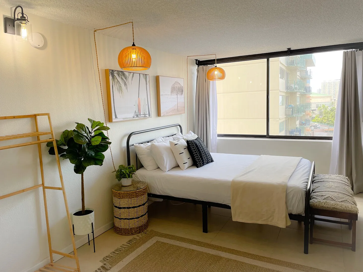 Modern Surf Chic Studio at Hawaiian Monarch — Photo 3