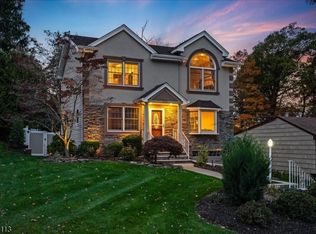 104 Walnut St, Oakland, NJ 07436