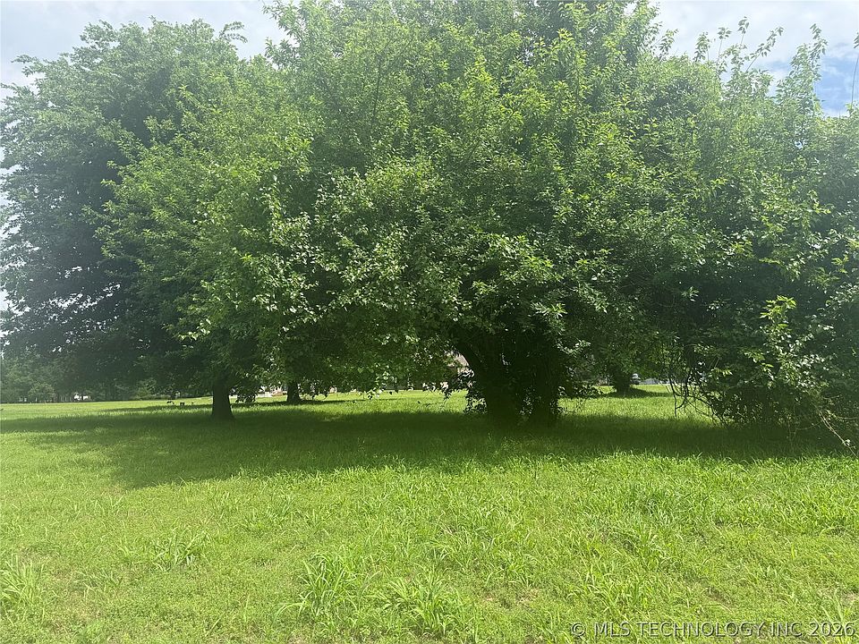 1st image of Country Club Cir