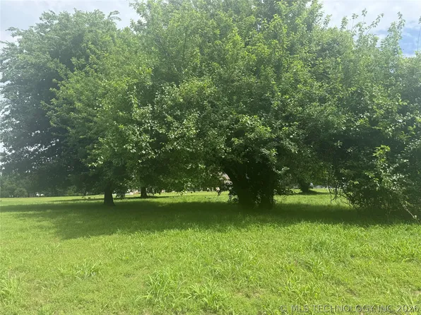 Country Club Cir, Muskogee, OK 74403