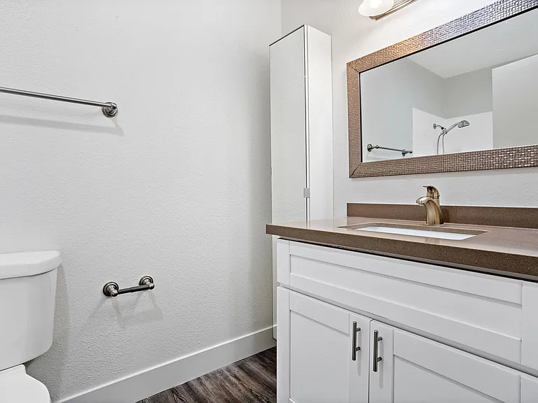 FH - Hilltop Apartments — Photo 19