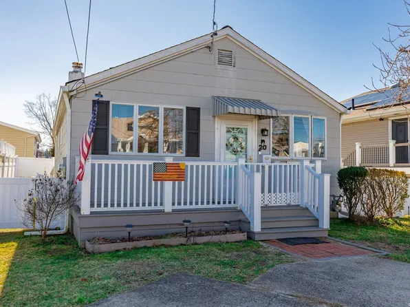 20 India Place, Amity Harbor, NY 11701