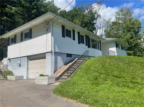 9 Mount Pleasant Dr, Bainbridge, NY 13733
