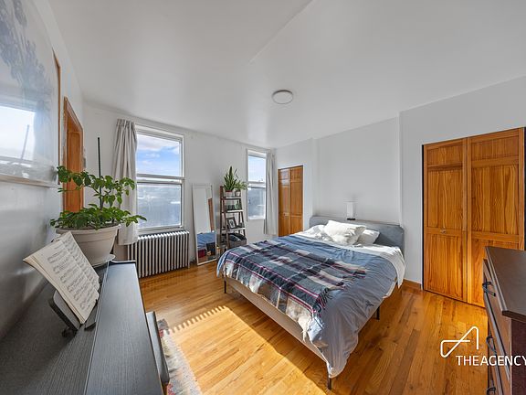 3rd image of 179 28th St #3